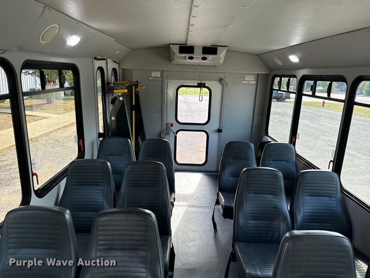 image for item IE9037 2016 Ford Econoline E350 shuttle bus