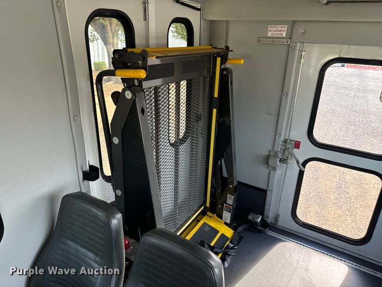 image for item IE9037 2016 Ford Econoline E350 shuttle bus