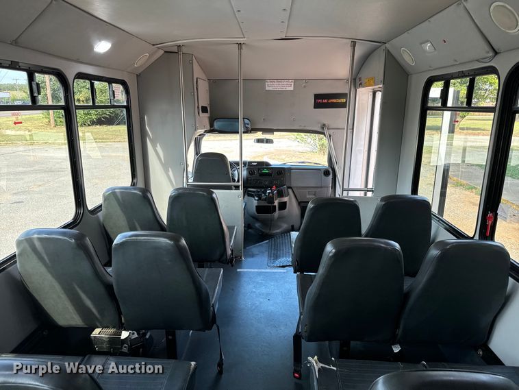 image for item IE9037 2016 Ford Econoline E350 shuttle bus
