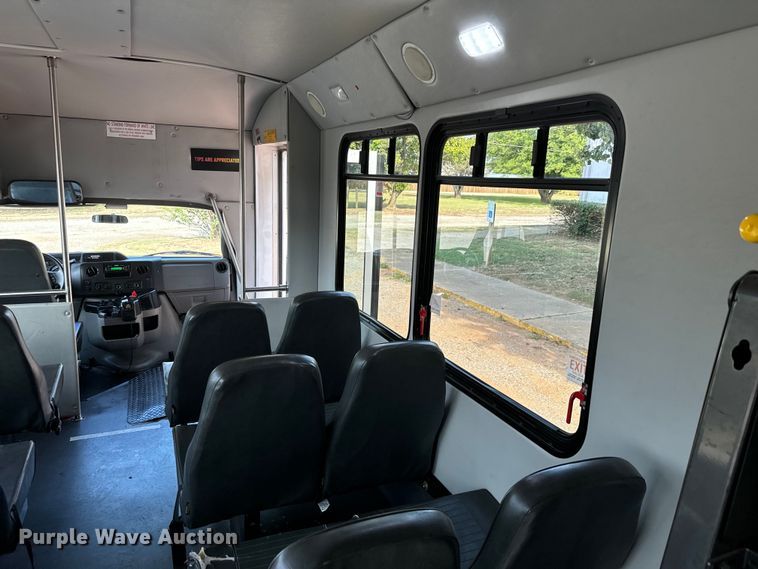 image for item IE9037 2016 Ford Econoline E350 shuttle bus