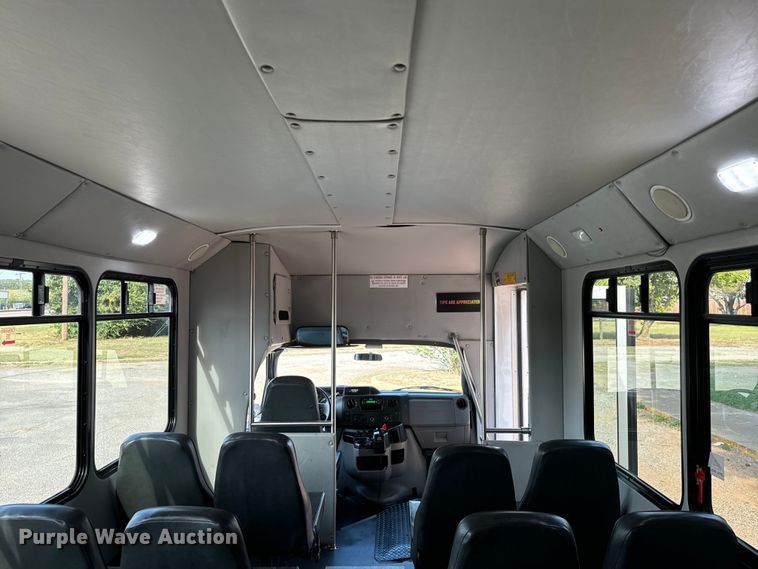 image for item IE9037 2016 Ford Econoline E350 shuttle bus