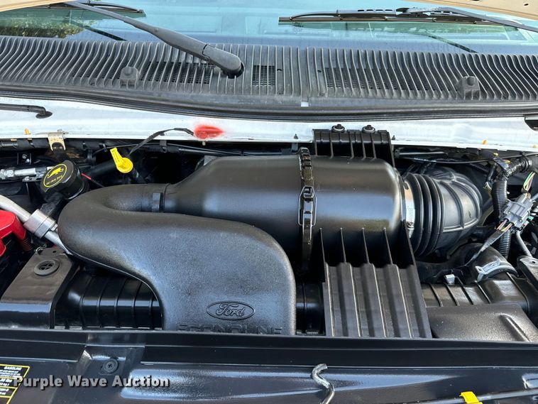 image for item IE9037 2016 Ford Econoline E350 shuttle bus