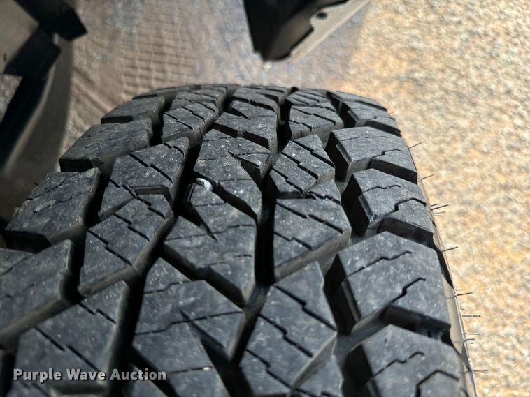 image for item IE9037 2016 Ford Econoline E350 shuttle bus