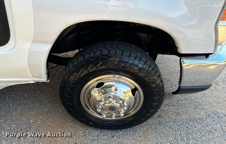 image for item IE9037 2016 Ford Econoline E350 shuttle bus