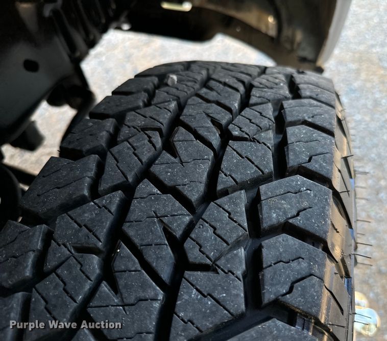 image for item IE9037 2016 Ford Econoline E350 shuttle bus