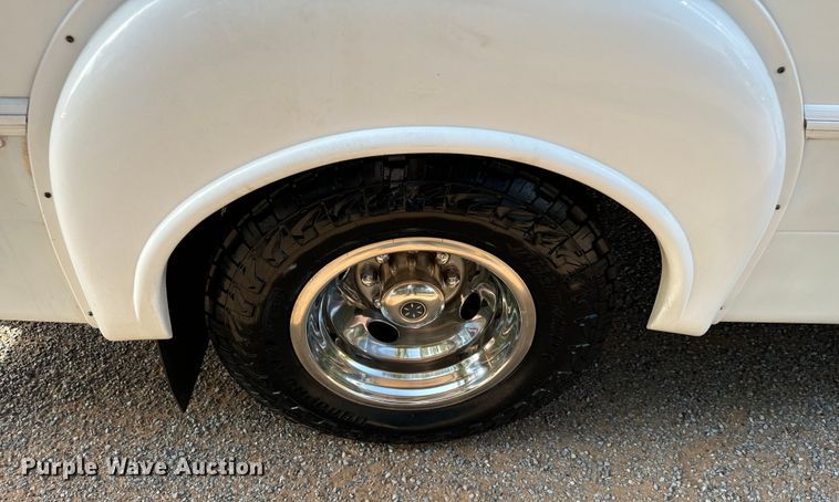 image for item IE9037 2016 Ford Econoline E350 shuttle bus