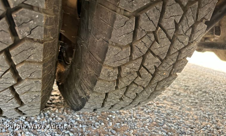 image for item IE9037 2016 Ford Econoline E350 shuttle bus