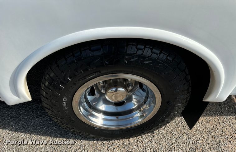 image for item IE9037 2016 Ford Econoline E350 shuttle bus