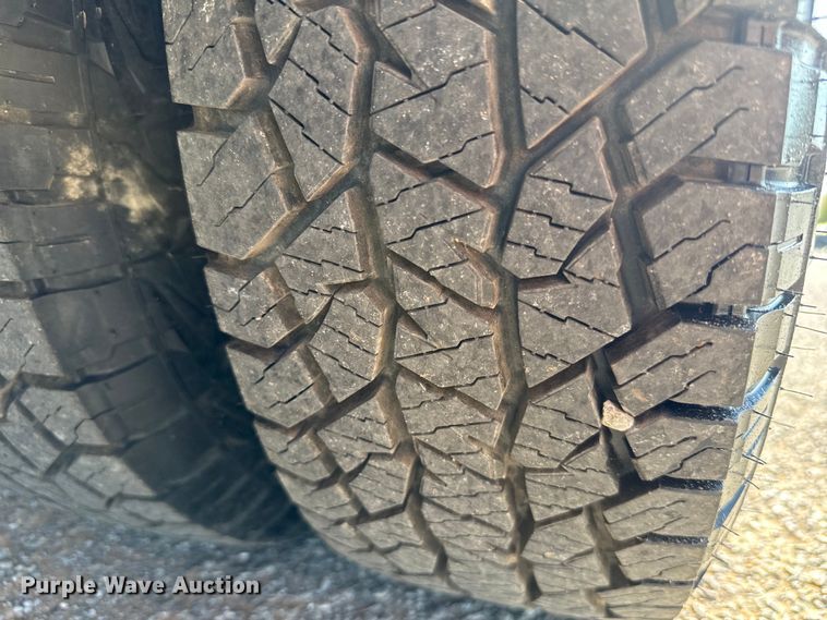 image for item IE9037 2016 Ford Econoline E350 shuttle bus