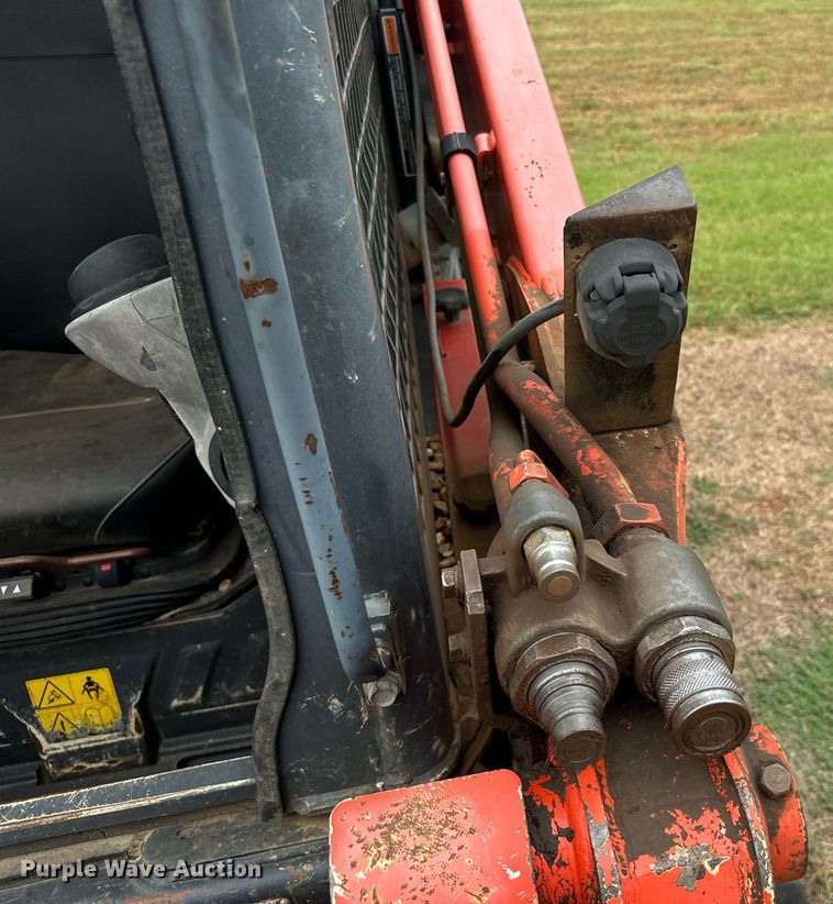 image for item IE9053 2017 Kubota SVL75-2 tracked skid steer loader