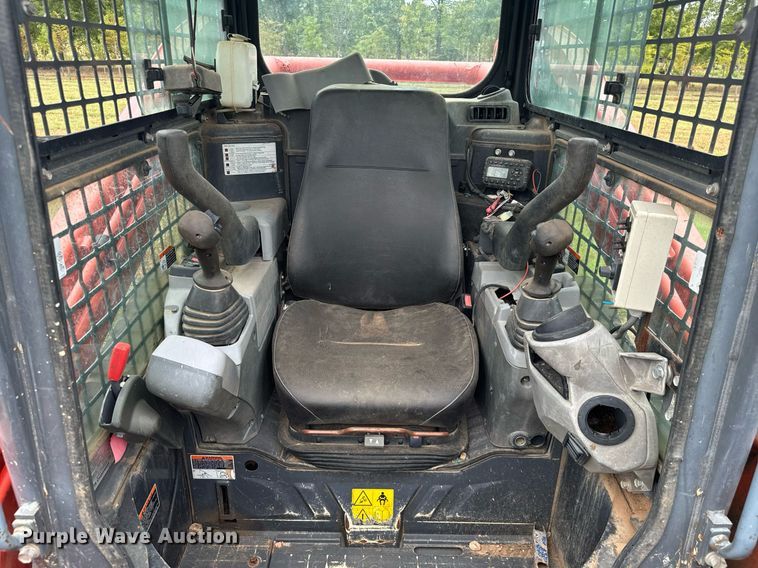 image for item IE9053 2017 Kubota SVL75-2 tracked skid steer loader