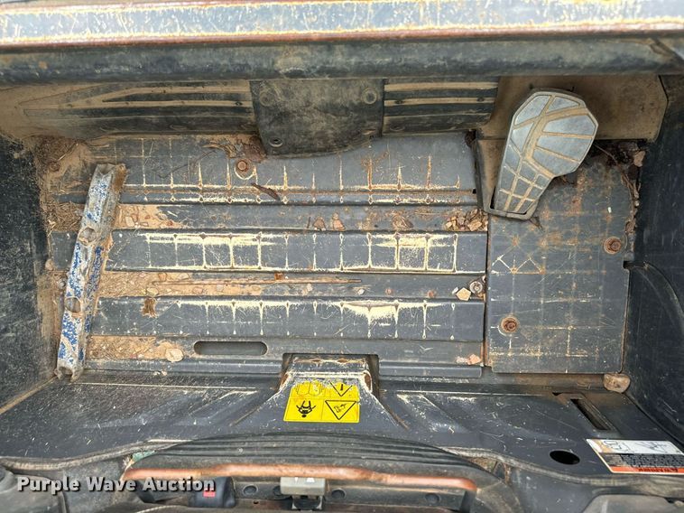 image for item IE9053 2017 Kubota SVL75-2 tracked skid steer loader