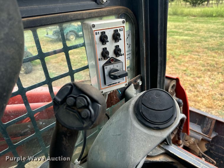 image for item IE9053 2017 Kubota SVL75-2 tracked skid steer loader