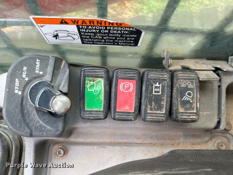 image for item IE9053 2017 Kubota SVL75-2 tracked skid steer loader