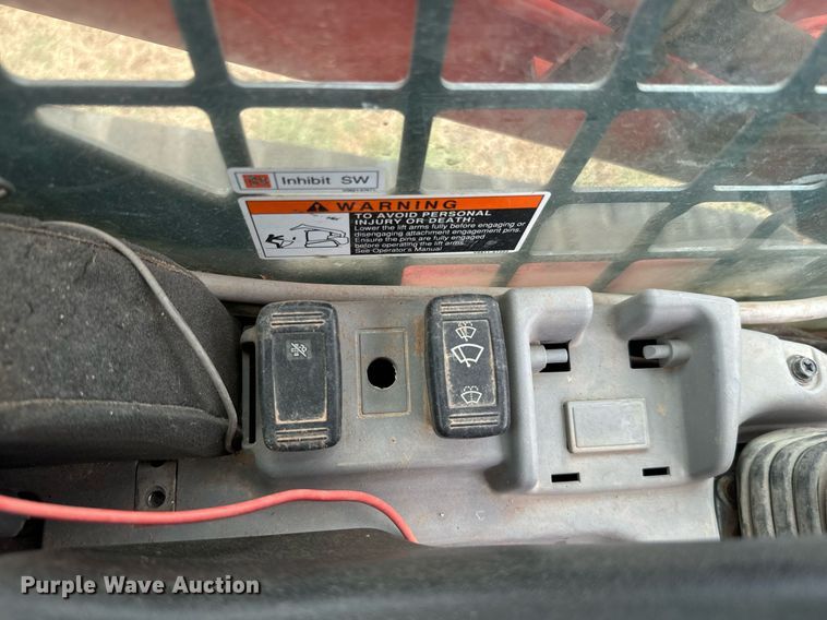 image for item IE9053 2017 Kubota SVL75-2 tracked skid steer loader