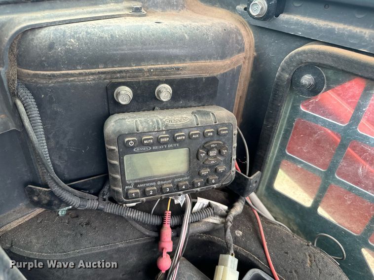 image for item IE9053 2017 Kubota SVL75-2 tracked skid steer loader