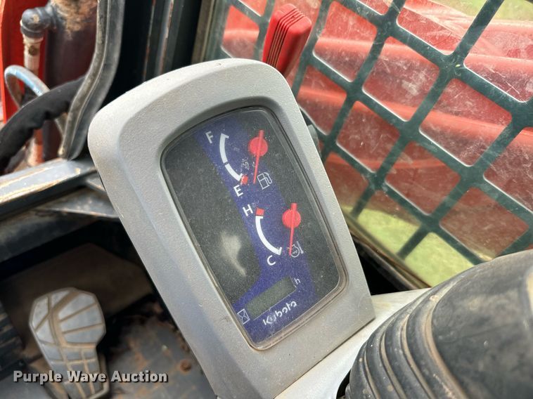 image for item IE9053 2017 Kubota SVL75-2 tracked skid steer loader