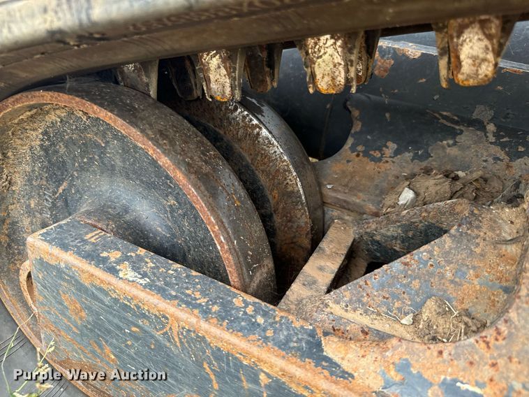 image for item IE9053 2017 Kubota SVL75-2 tracked skid steer loader