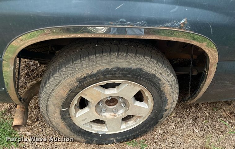 image for item IE9056 2006 Chevrolet  Silverado 1500 Ext. Cab pickup truck