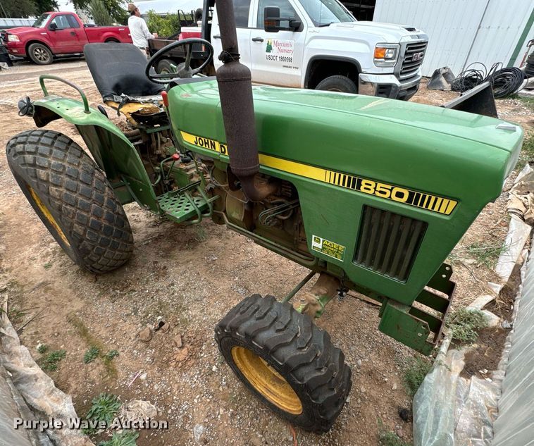 image for item IE9060 John Deere 850 MFWD tractor