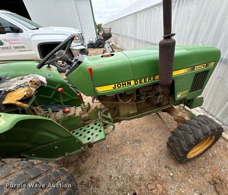 image for item IE9060 John Deere 850 MFWD tractor