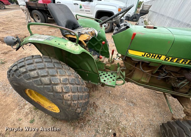 image for item IE9060 John Deere 850 MFWD tractor