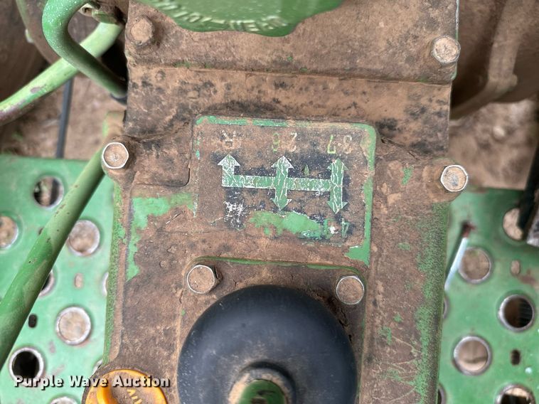 image for item IE9060 John Deere 850 MFWD tractor
