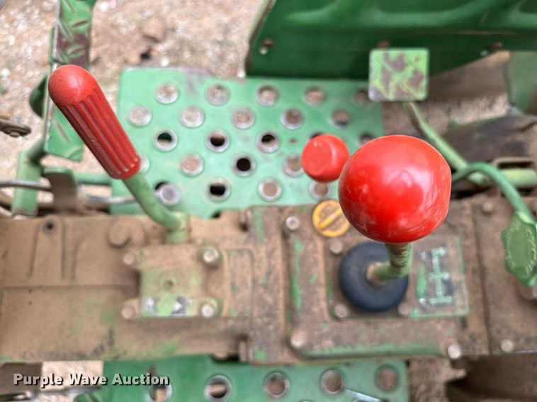 image for item IE9060 John Deere 850 MFWD tractor