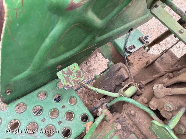 image for item IE9060 John Deere 850 MFWD tractor