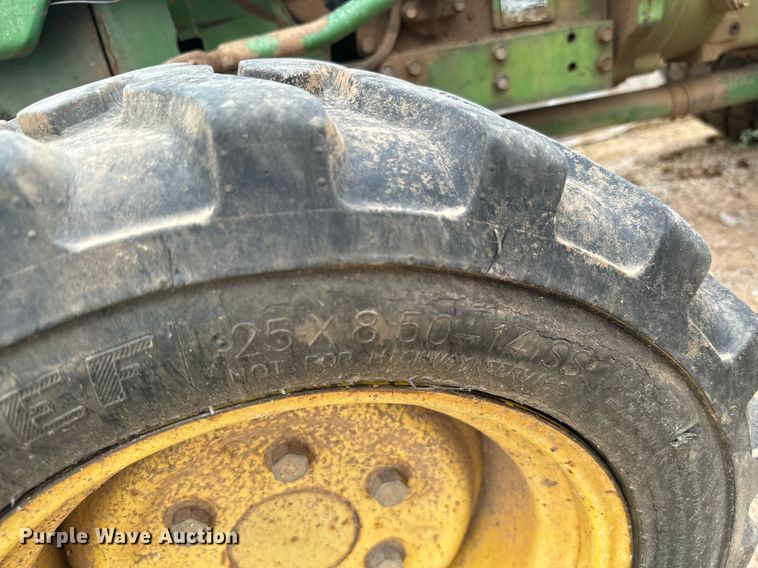 image for item IE9060 John Deere 850 MFWD tractor