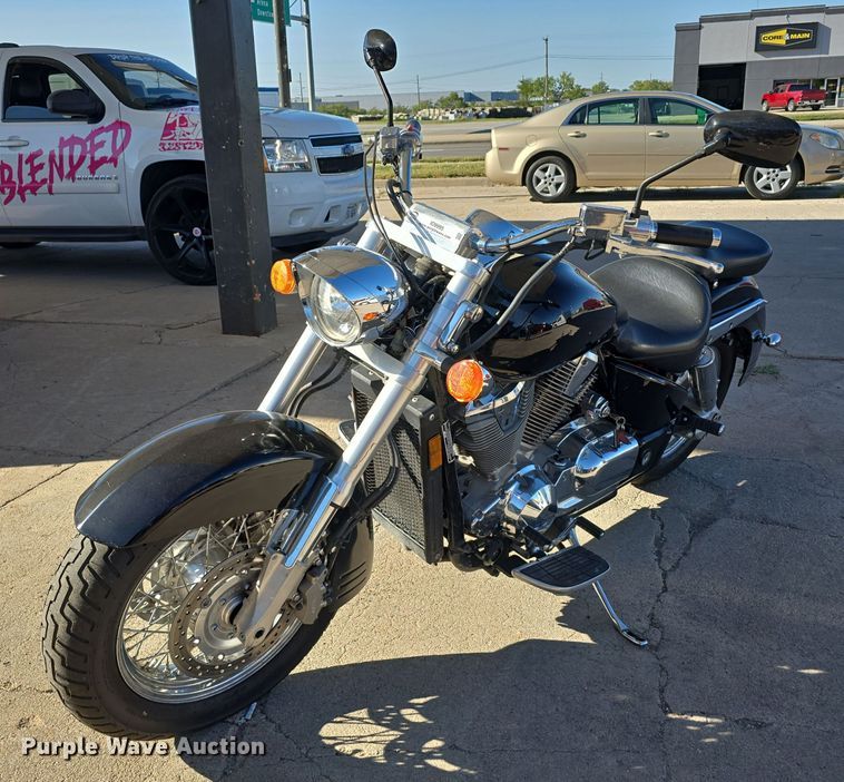 image for item IO9995 2002 Honda VTX1800S motorcycle