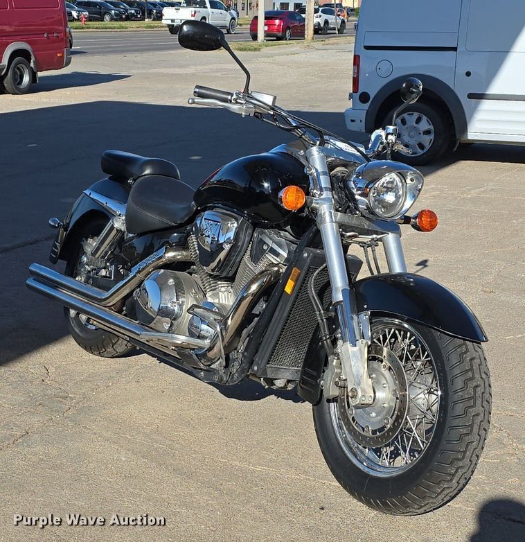 image for item IO9995 2002 Honda VTX1800S motorcycle