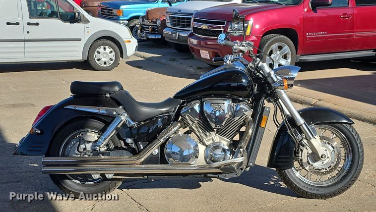 image for item IO9995 2002 Honda VTX1800S motorcycle