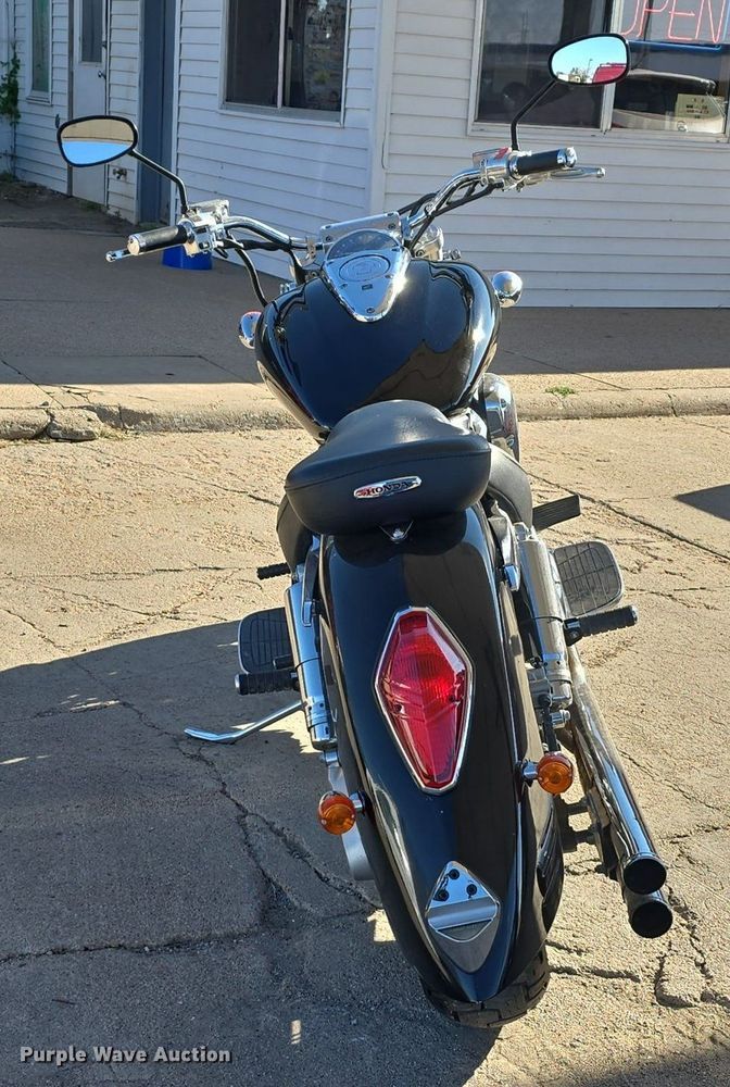 image for item IO9995 2002 Honda VTX1800S motorcycle