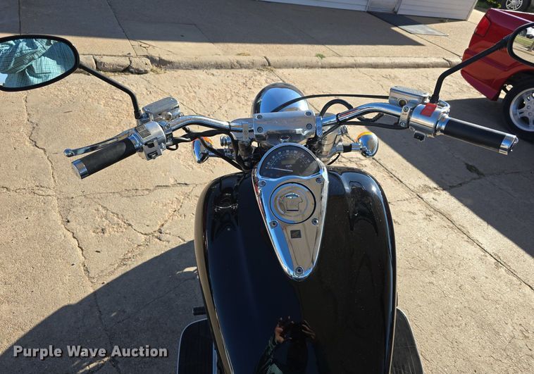 image for item IO9995 2002 Honda VTX1800S motorcycle