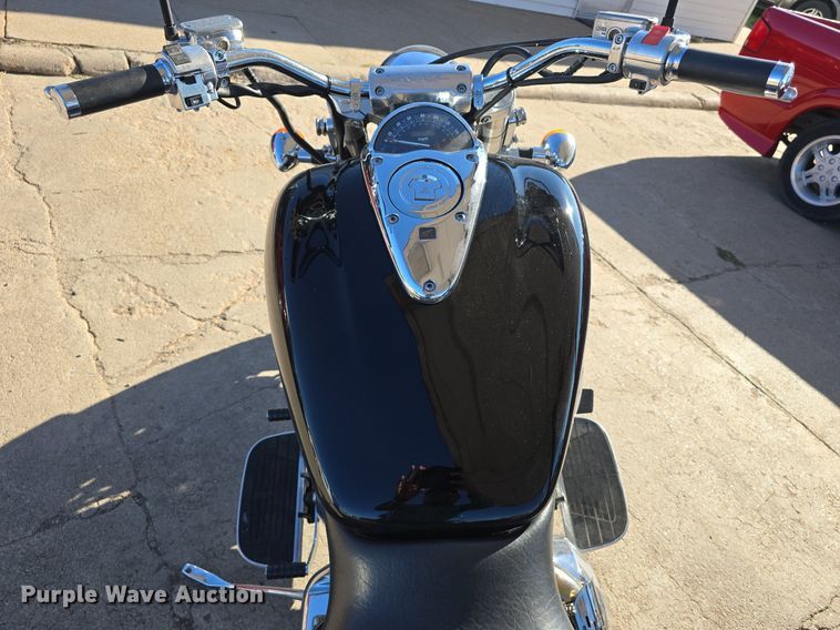 image for item IO9995 2002 Honda VTX1800S motorcycle