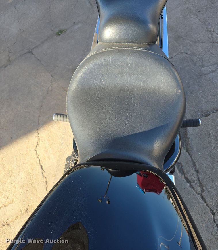 image for item IO9995 2002 Honda VTX1800S motorcycle