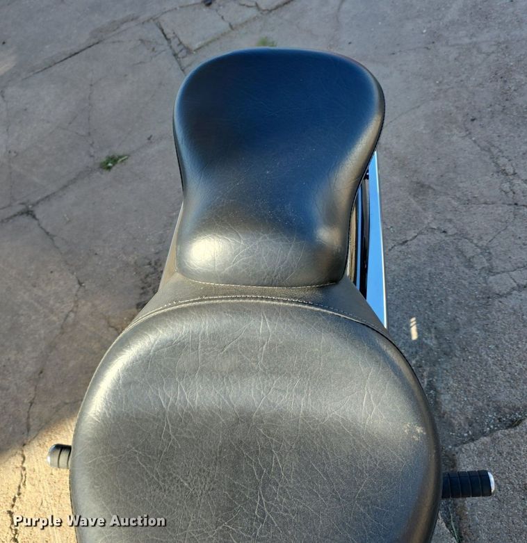 image for item IO9995 2002 Honda VTX1800S motorcycle