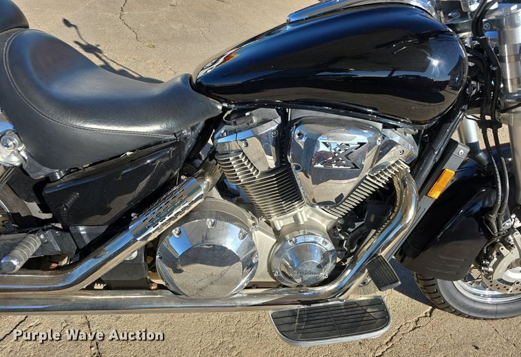 image for item IO9995 2002 Honda VTX1800S motorcycle