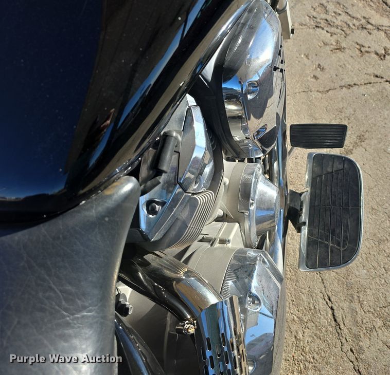 image for item IO9995 2002 Honda VTX1800S motorcycle