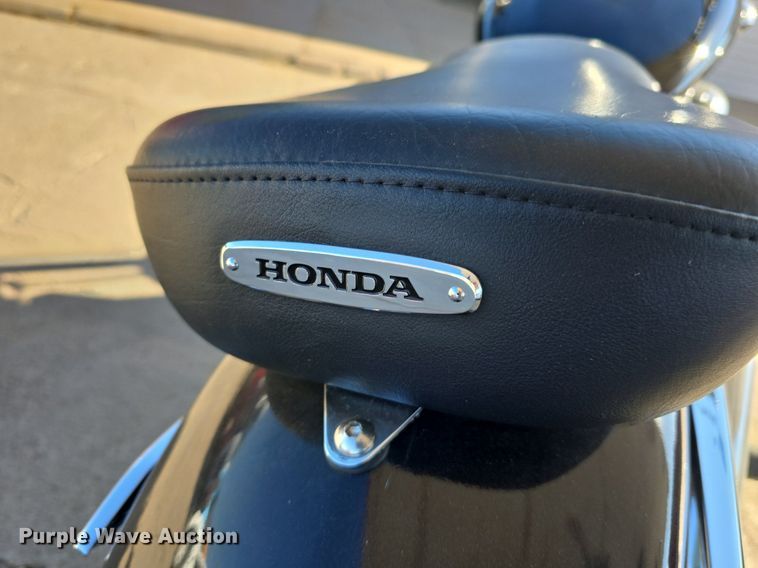 image for item IO9995 2002 Honda VTX1800S motorcycle