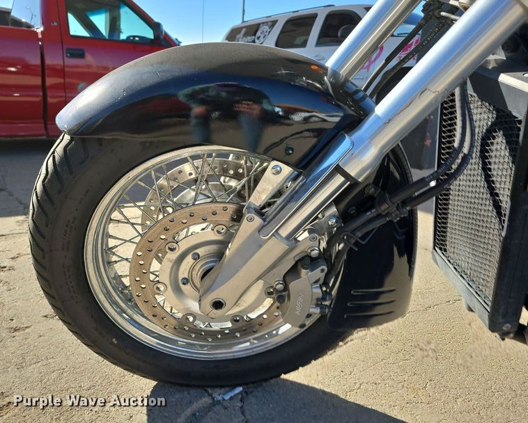 image for item IO9995 2002 Honda VTX1800S motorcycle