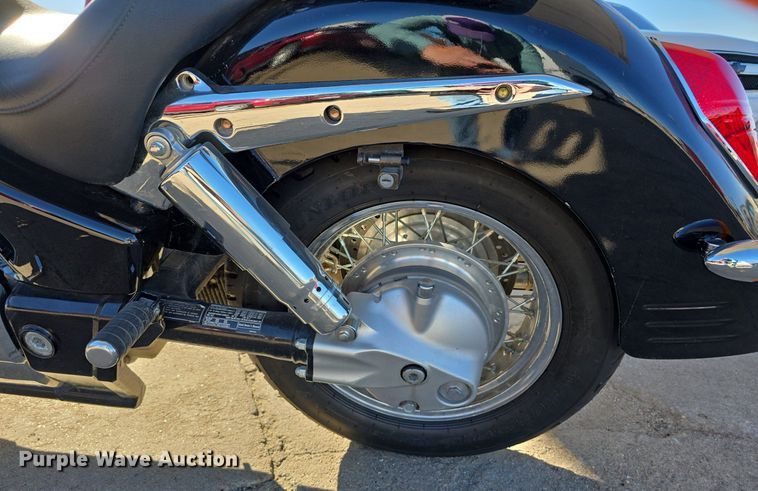 image for item IO9995 2002 Honda VTX1800S motorcycle