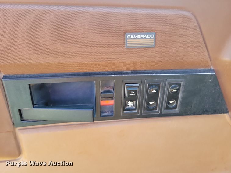 image for item JO9501 1989 Chevrolet  C1500 pickup truck