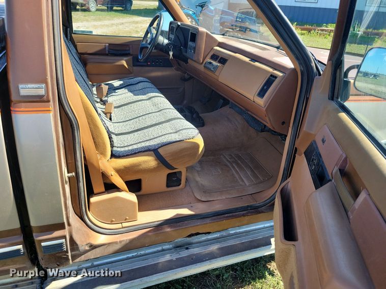 image for item JO9501 1989 Chevrolet  C1500 pickup truck