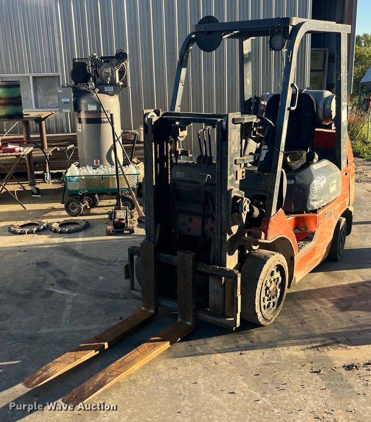 image for item LC9046 2000 Toyota 7FGCU25 forklift