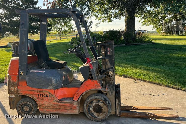 image for item LC9046 2000 Toyota 7FGCU25 forklift