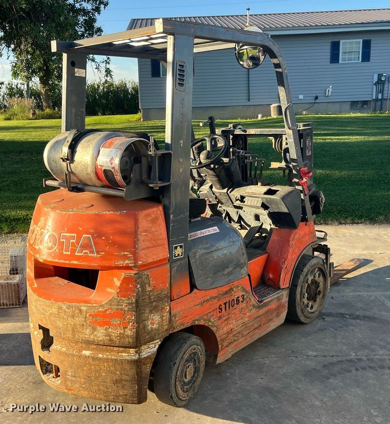 image for item LC9046 2000 Toyota 7FGCU25 forklift