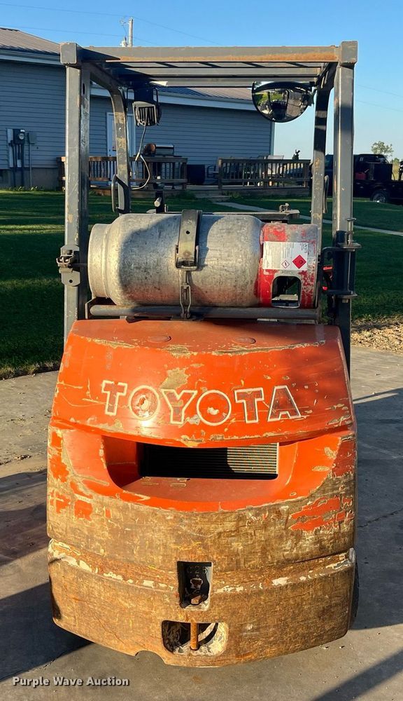 image for item LC9046 2000 Toyota 7FGCU25 forklift