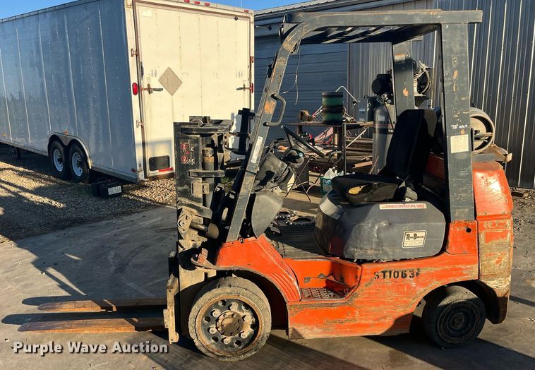 image for item LC9046 2000 Toyota 7FGCU25 forklift